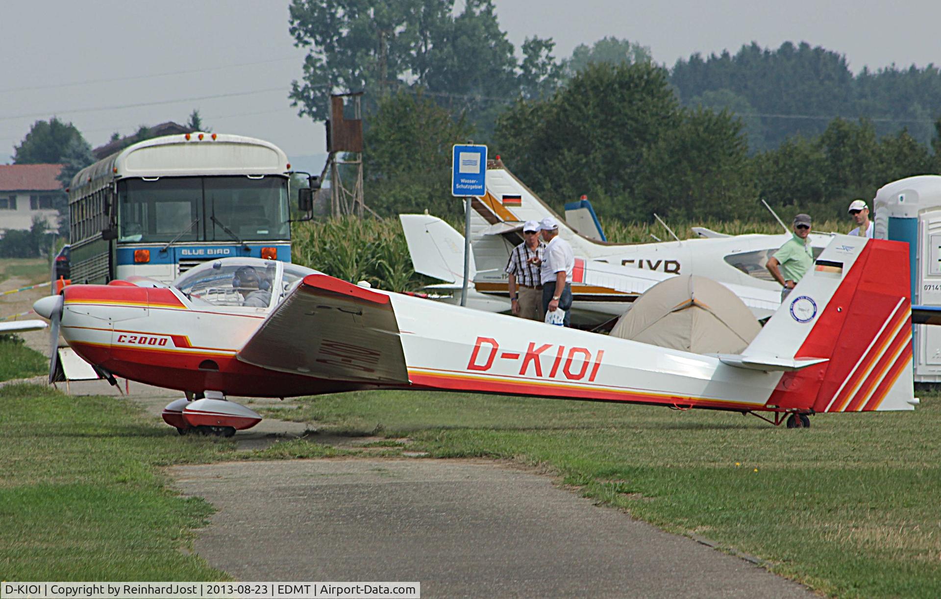 D-KIOI, 1991 Scheibe SF 25C Falke 2000 C/N 44516, Crossing a road on the way to its resting place at Tannkosh 2013 D-KIOI, 1991 Scheibe SF 25C Falke 2000 C/N 44516, Crossing a road on the way to its resting place at Tannkosh 2013