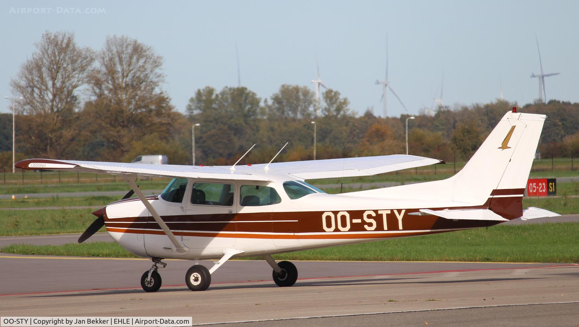 OO-STY, Cessna 172N C/N 17270980, Lelystad Airport OO-STY, Cessna 172N C/N 17270980, Lelystad Airport