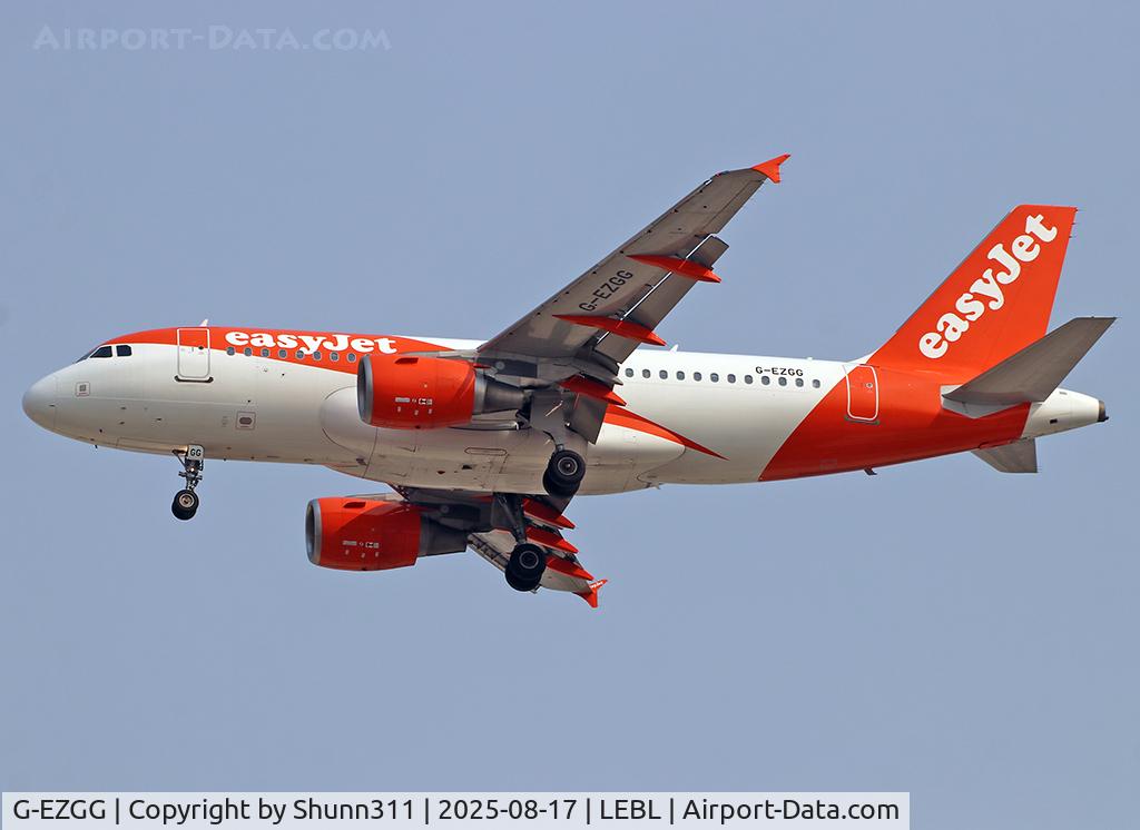 G-EZGG, 2011 Airbus A319-111 C/N 4640, Landing rwy 24R in new c/s