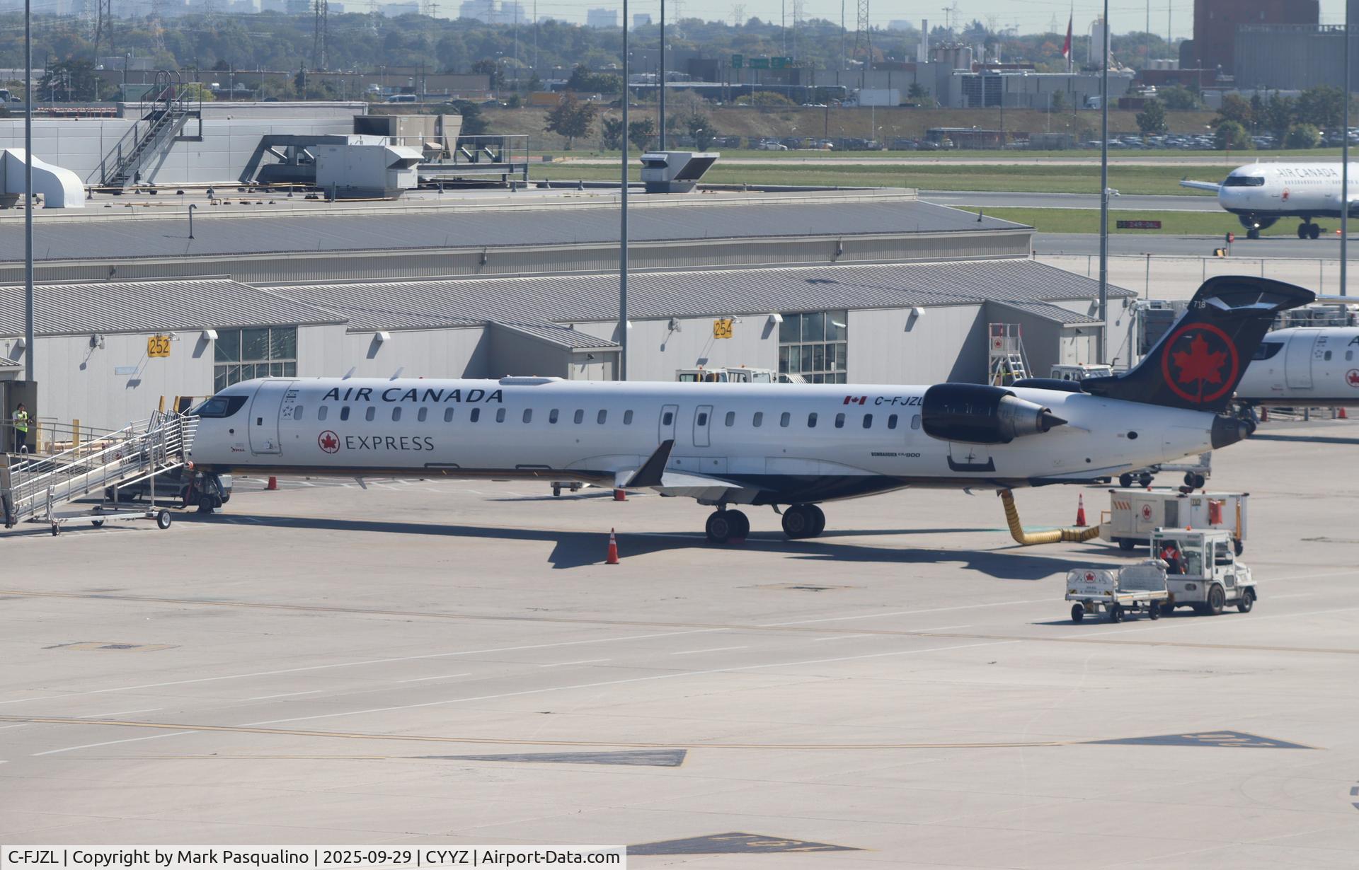 C-FJZL, 2016 Bombardier CRJ-900 (CL-600-2D24) C/N 15421, CL-600-2D24