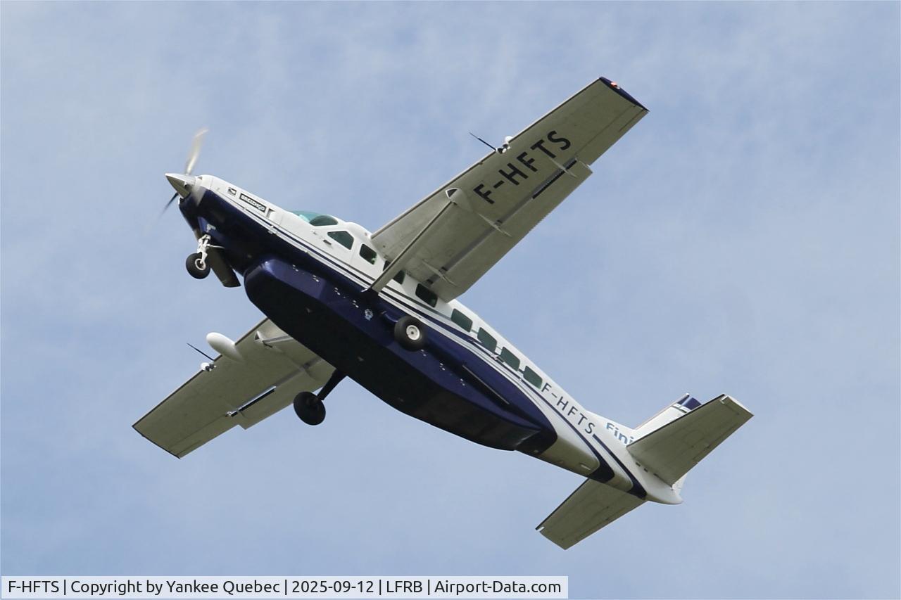 F-HFTS, 2016 Cessna 208B Grand Caravan C/N 208B5265, Take off run rwy 25L, Brest Bretagne airport (LFRB-BES) F-HFTS, 2016 Cessna 208B Grand Caravan C/N 208B5265, Take off run rwy 25L, Brest Bretagne airport (LFRB-BES)