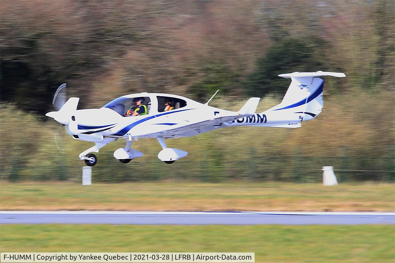 F-HUMM, Diamond DA-40 Diamond Star C/N D4.357, Landing rwy 25L, Brest Bretagne airport (LFRB-BES) F-HUMM, Diamond DA-40 Diamond Star C/N D4.357, Landing rwy 25L, Brest Bretagne airport (LFRB-BES)