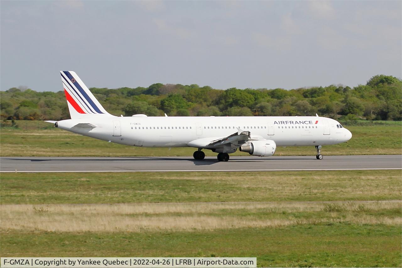 F-GMZA, 1994 Airbus A321-111 C/N 498, Take off run rwy 07R, Brest Bretagne airport (LFRB-BES) F-GMZA, 1994 Airbus A321-111 C/N 498, Take off run rwy 07R, Brest Bretagne airport (LFRB-BES)