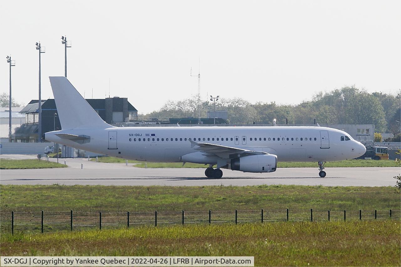 SX-DGJ, 2007 Airbus A320-232 C/N 3316, Taxiing to boarding ramp, Brest Bretagne airport (LFRB-BES) SX-DGJ, 2007 Airbus A320-232 C/N 3316, Taxiing to boarding ramp, Brest Bretagne airport (LFRB-BES)