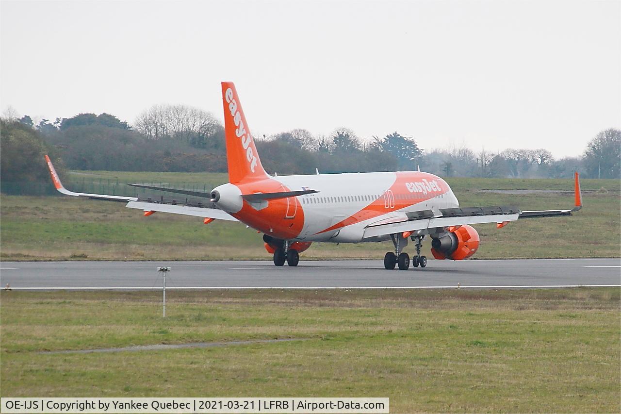 OE-IJS, 2016 Airbus A320-214 C/N 7410, Landing rwy 07R, Brest Bretagne airport (LFRB-BES)