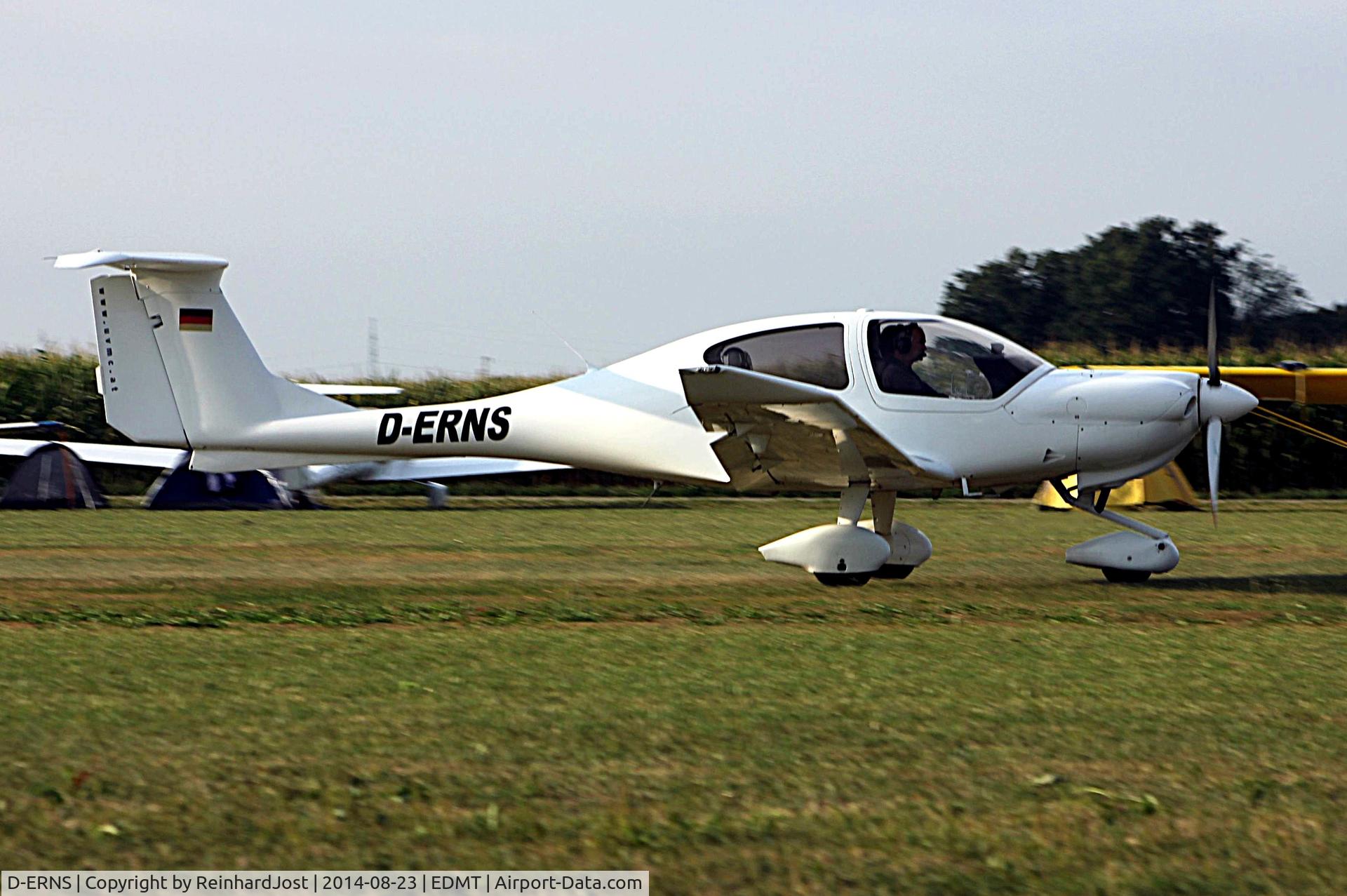 D-ERNS, 2003 Diamond Aircraft DA-40 C/N 40-322, Diamond DA-40-180 arriving at Tannkosh 2013.
