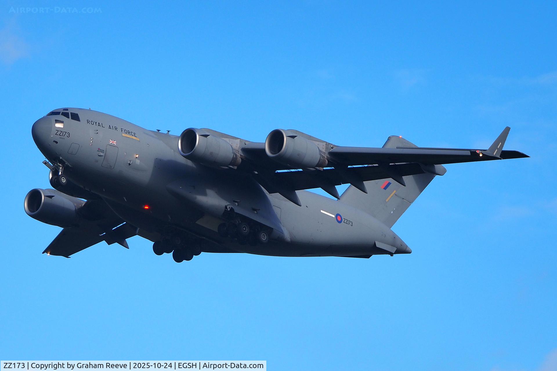 ZZ173, 2001 Boeing C-17A Globemaster III C/N F-080, On approach to Norwich.