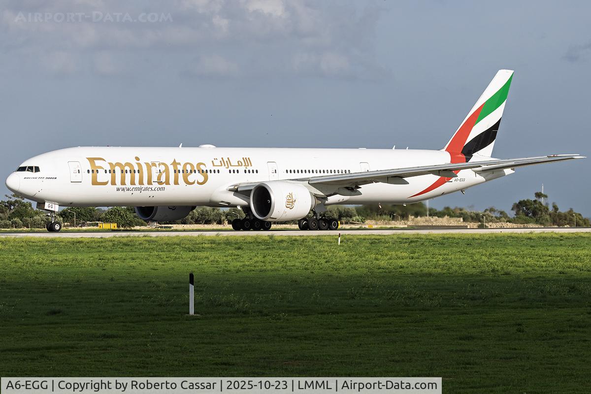 A6-EGG, 2011 Boeing 777-31H/ER C/N 41070, Runway 31