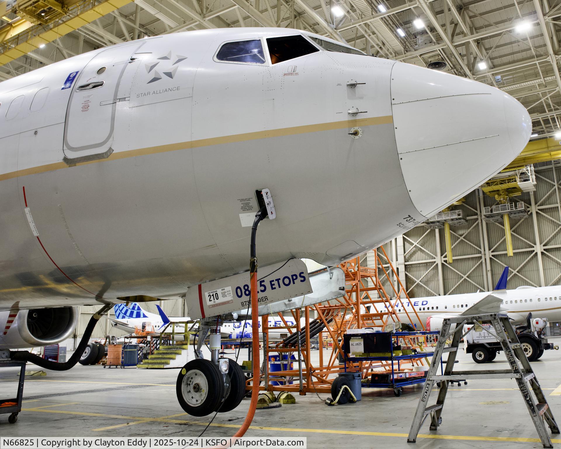 N66825, 2014 Boeing 737-924/ER C/N 42748, SFO 2025 N66825, 2014 Boeing 737-924/ER C/N 42748, SFO 2025