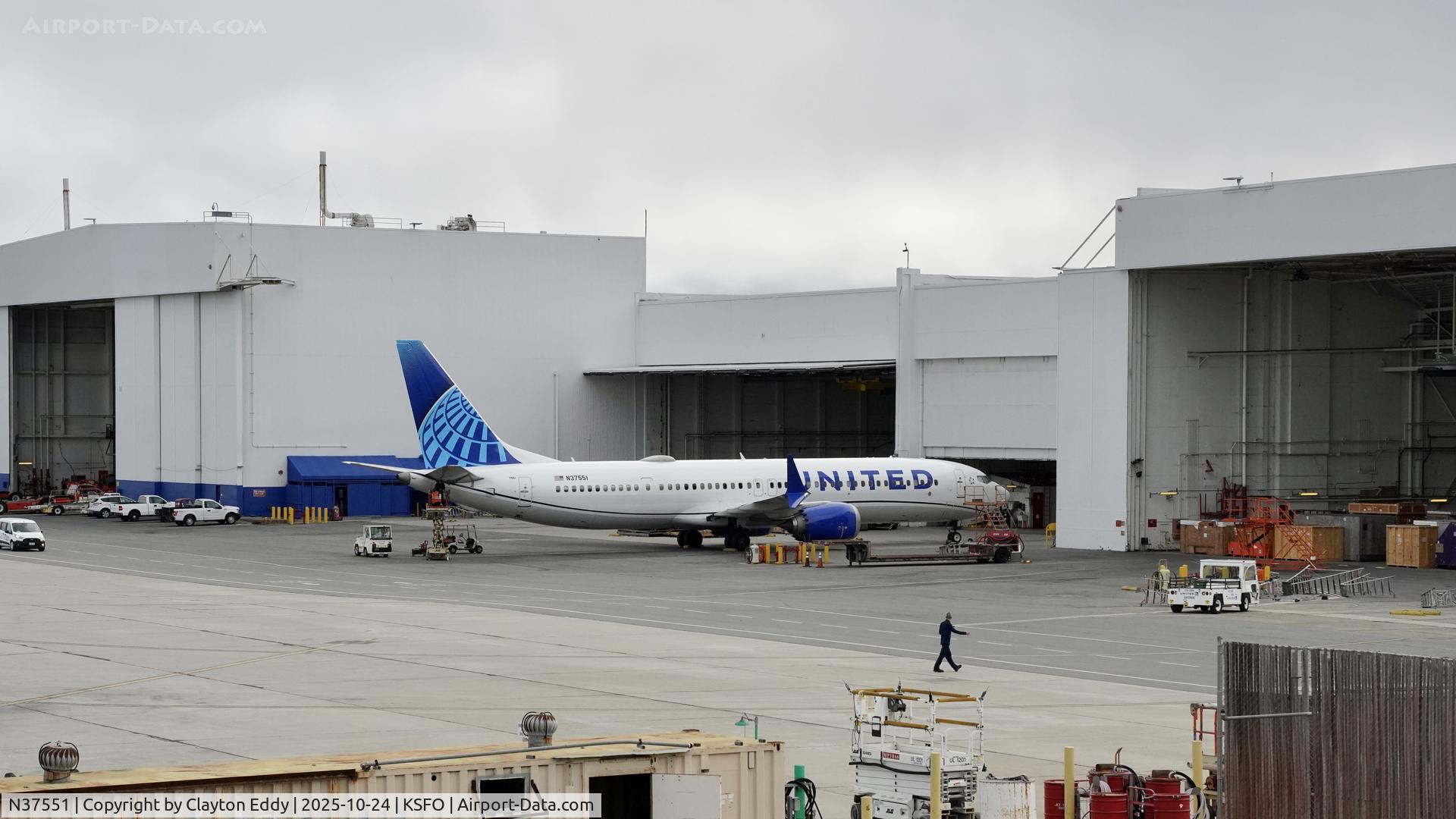 N37551, 2023 Boeing 737-9 MAX C/N 67181, SFO 2025 N37551, 2023 Boeing 737-9 MAX C/N 67181, SFO 2025