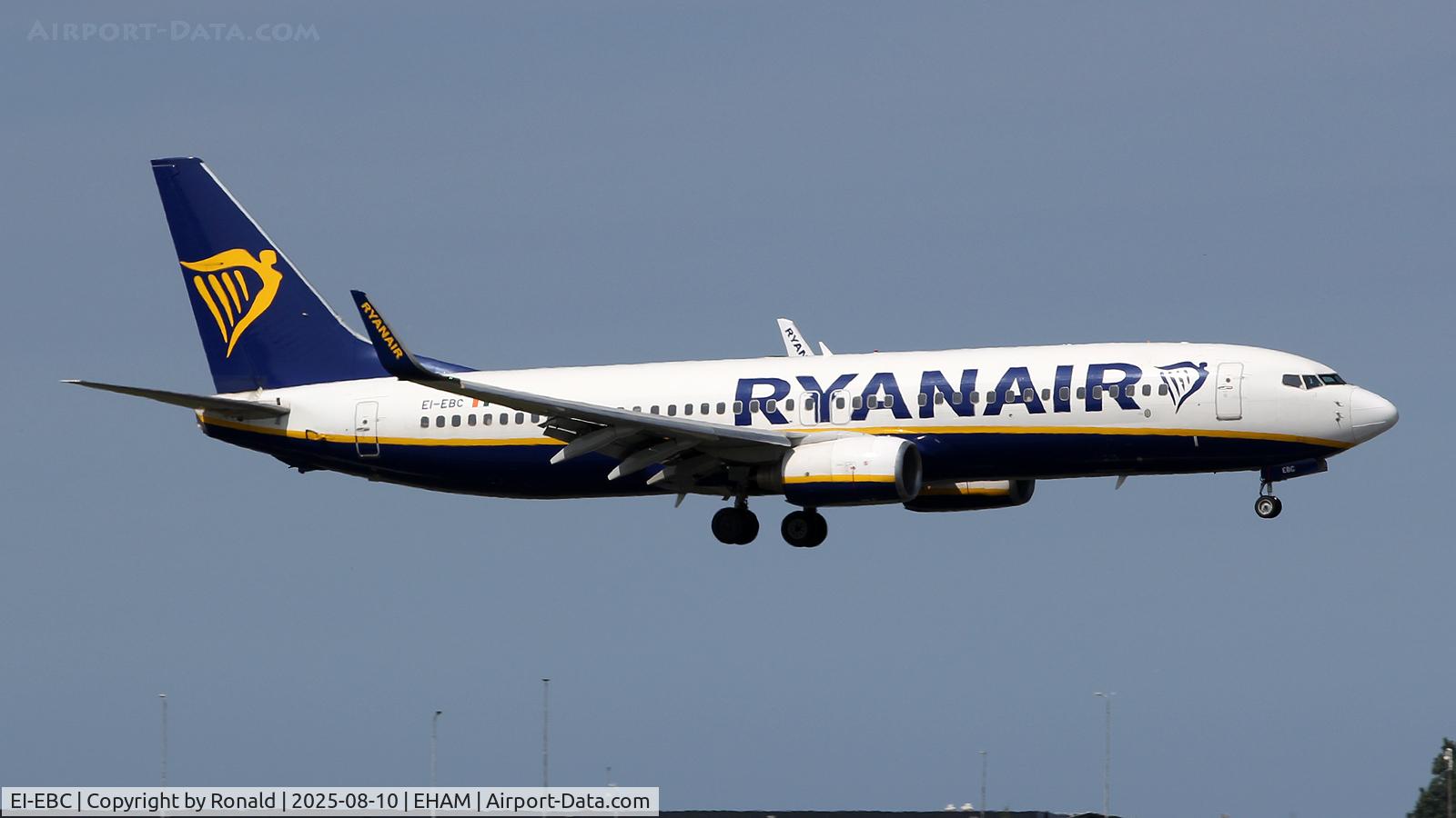 EI-EBC, 2009 Boeing 737-8AS C/N 37520, at spl