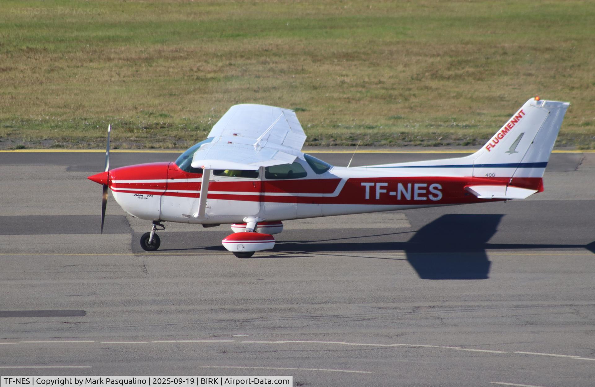 TF-NES, Cessna 172M II C/N 172-66122, Cessna 172M TF-NES, Cessna 172M II C/N 172-66122, Cessna 172M