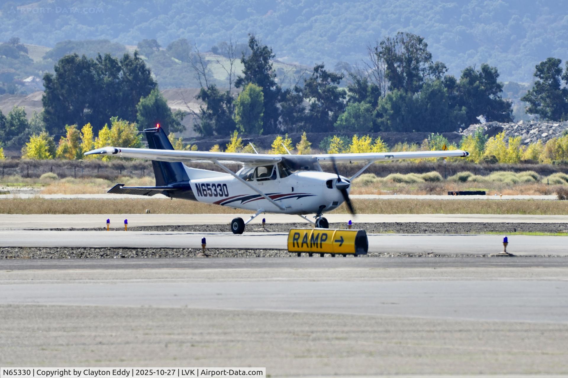 N65330, 2004 Cessna 172S C/N 172S9703, Livermore airport in California 2025 N65330, 2004 Cessna 172S C/N 172S9703, Livermore airport in California 2025