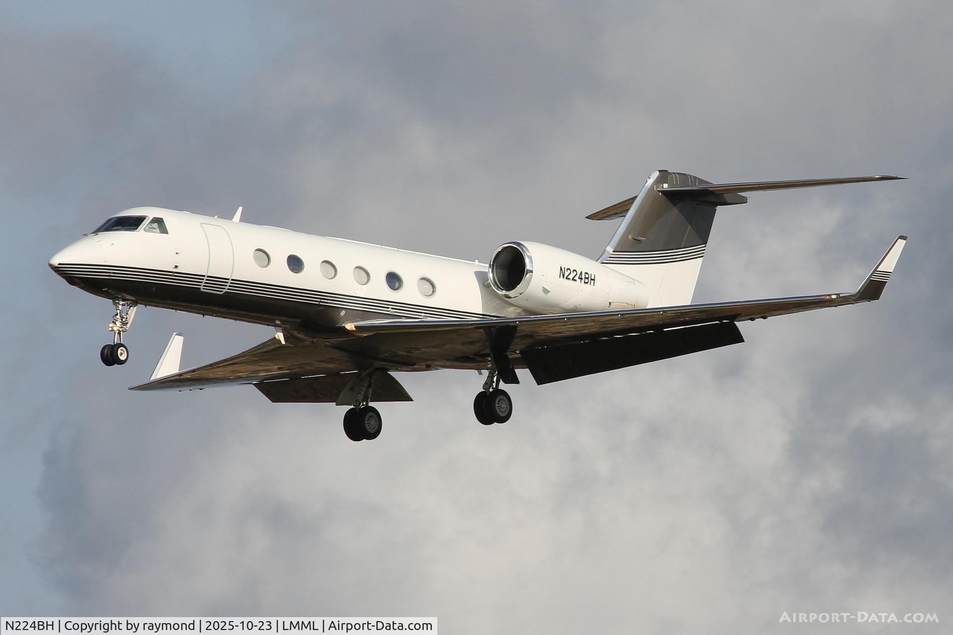 N224BH, 2011 Gulfstream Aerospace GIV-X (G450) C/N 4241, Gulfstream Aerospace GIV-X reg N224BH of Akwa Igom Government State landing in Malta RW31.