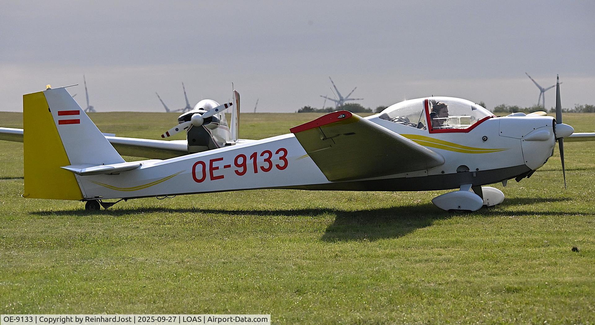 OE-9133, Scheibe SF-25C Falke C/N 44204, 1977-build Scheibe Falke (ex-D-KDJF) at the Flugplatzfest Spitzerberg 2025, Austria