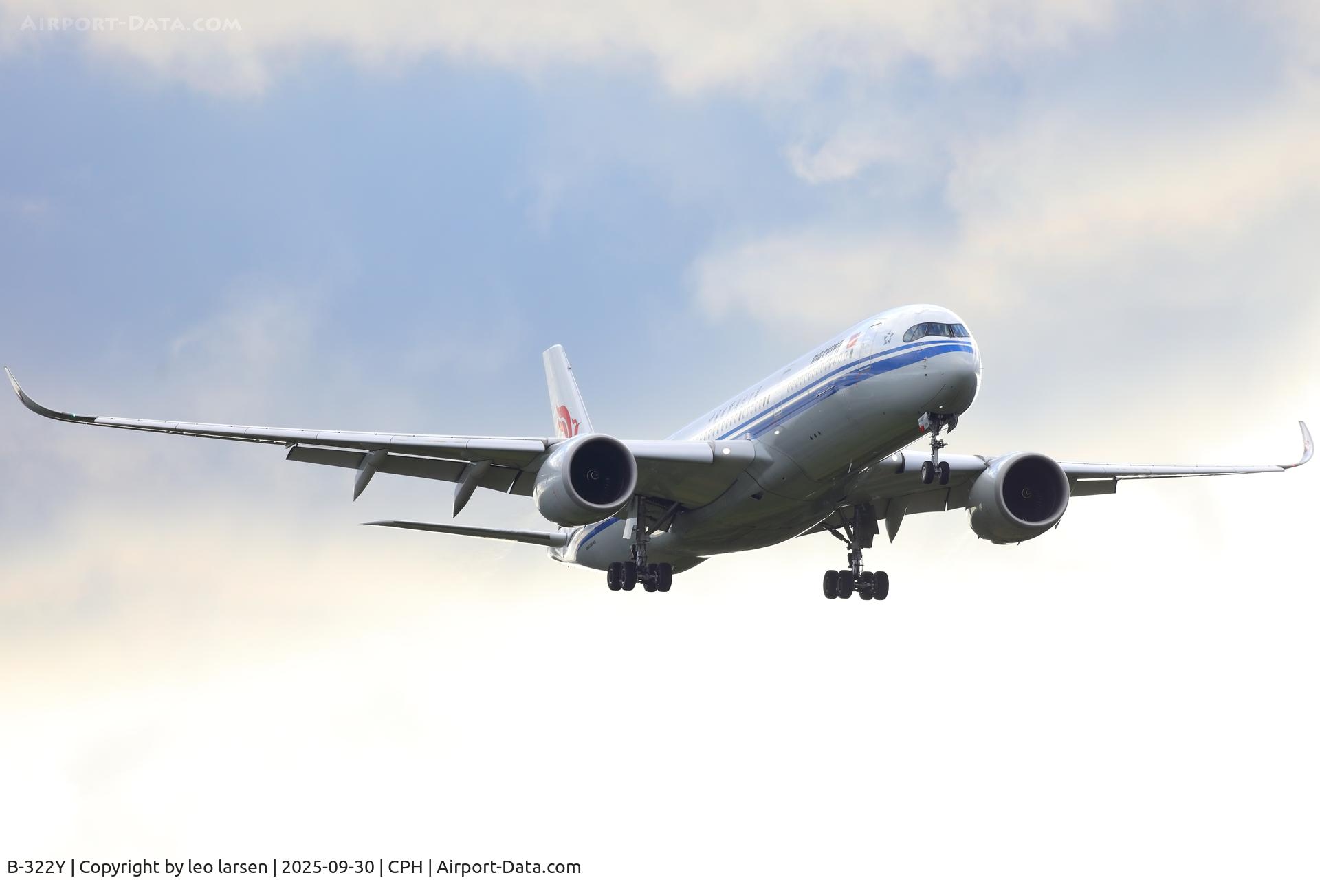 B-322Y, 2021 Airbus A350-941 C/N 474, Copenhagen 30.9.2025 B-322Y, 2021 Airbus A350-941 C/N 474, Copenhagen 30.9.2025