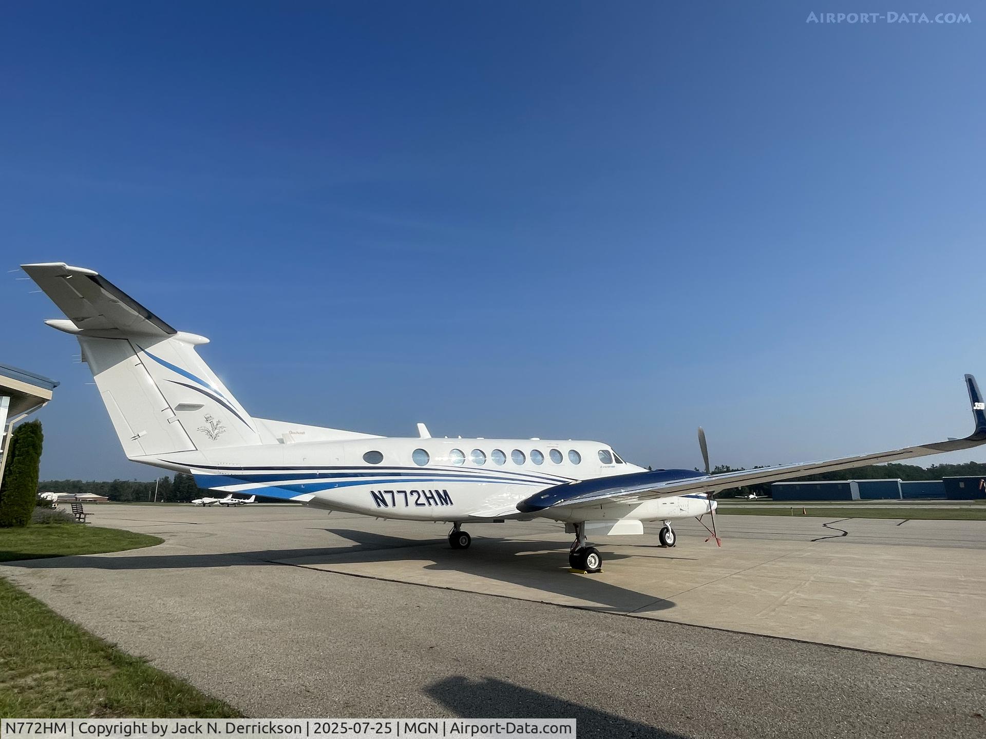 N772HM, 1999 Raytheon Aircraft Company B300 C/N FL-262, Harbor Springs N772HM, 1999 Raytheon Aircraft Company B300 C/N FL-262, Harbor Springs