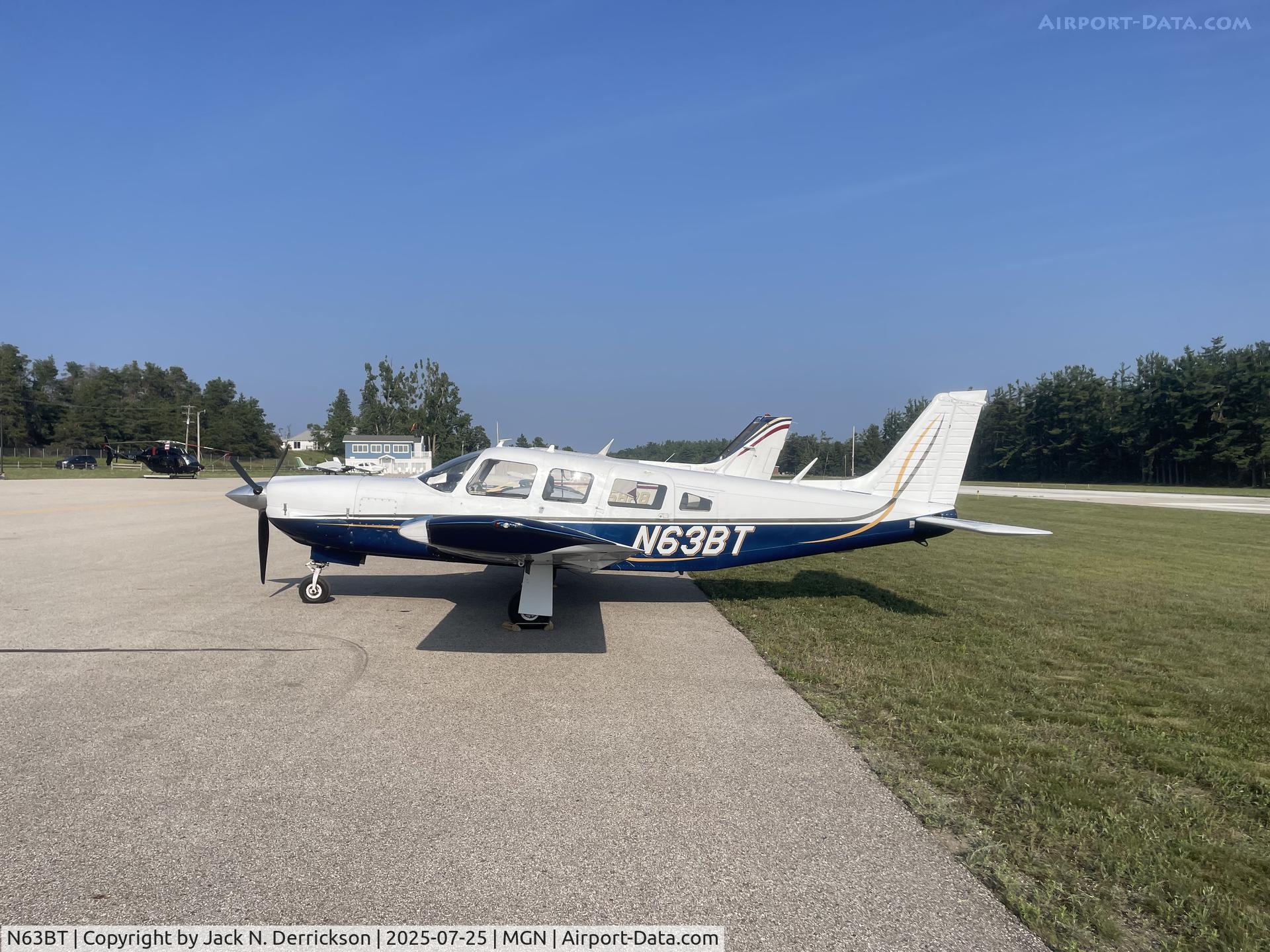 N63BT, 1976 Piper PA-32R-300 Cherokee Lance C/N 32R-7680094, Harbor Springs
