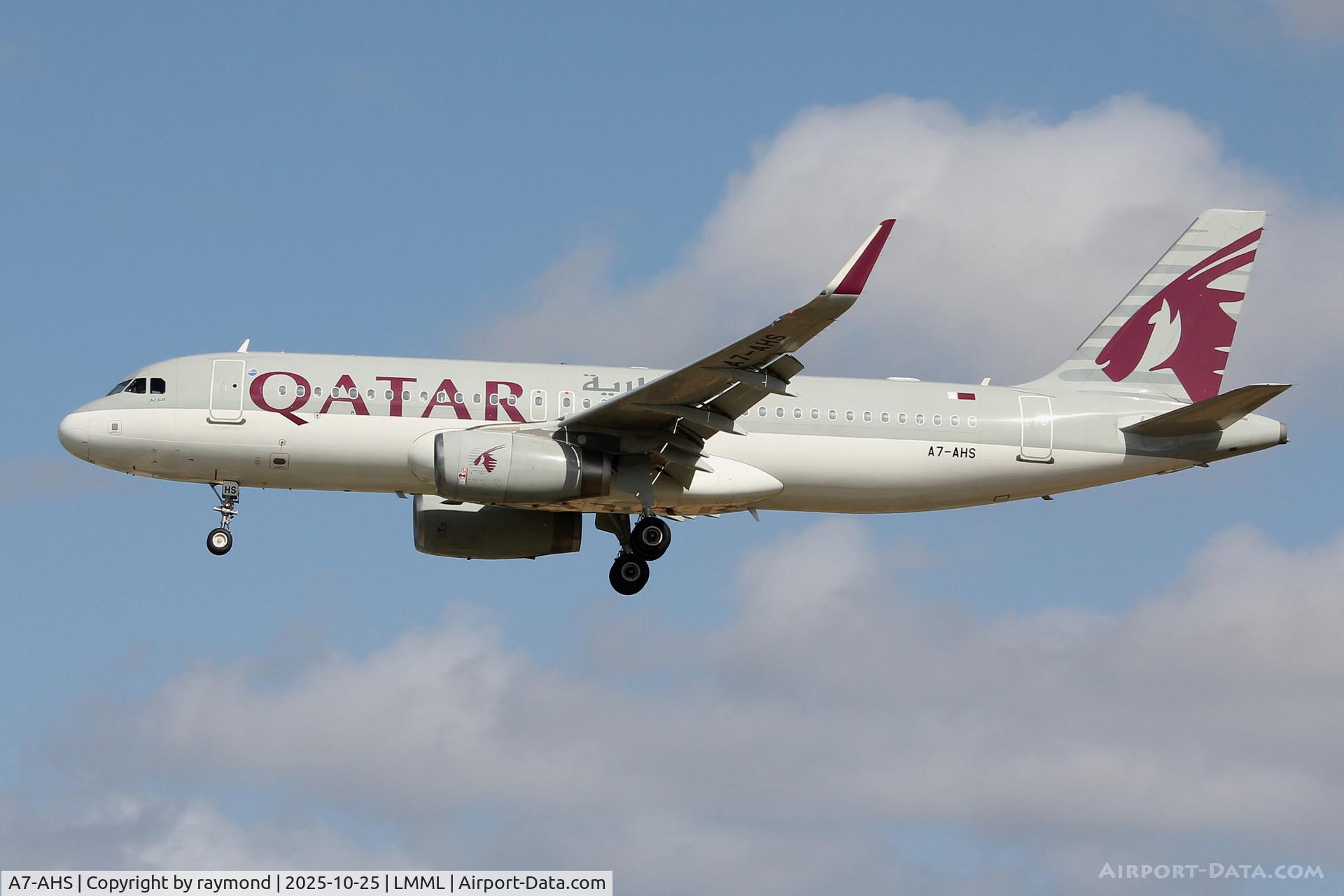 A7-AHS, 2012 Airbus A320-232 C/N 5010, Airbus A320-232 reg A7-AHS of Qatar Airways landing in MLA RW31.