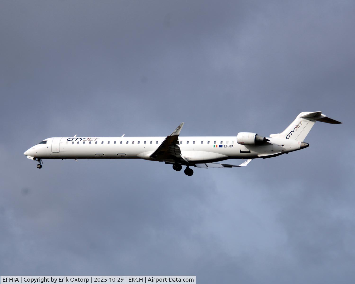 EI-HIA, 2010 Bombardier CRJ-1000EL NG (CL-600-2E25) C/N 19006, EI-HIA landing rw 22L EI-HIA, 2010 Bombardier CRJ-1000EL NG (CL-600-2E25) C/N 19006, EI-HIA landing rw 22L