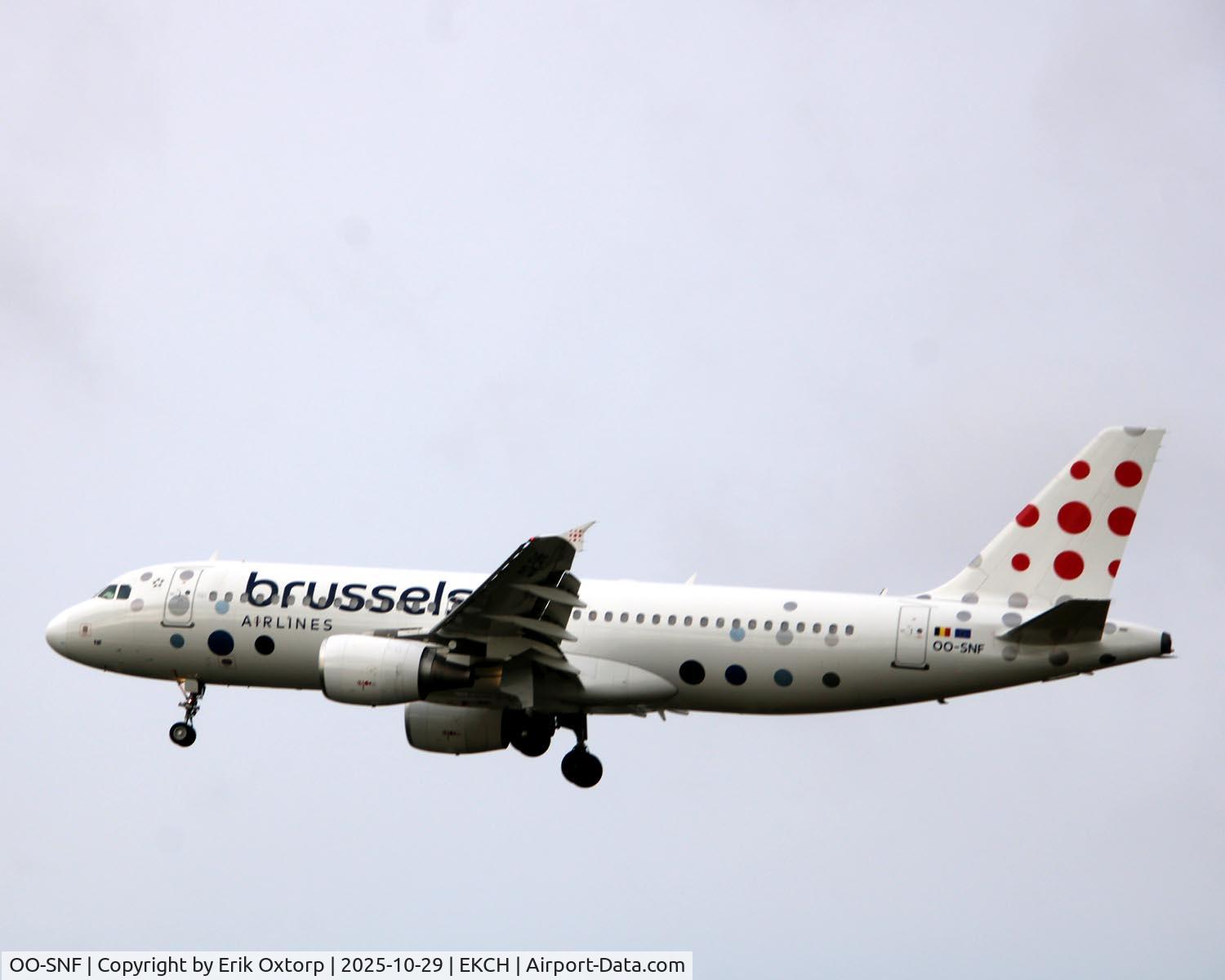 OO-SNF, 2006 Airbus A320-214 C/N 2810, OO-SNF landing rw 22L OO-SNF, 2006 Airbus A320-214 C/N 2810, OO-SNF landing rw 22L