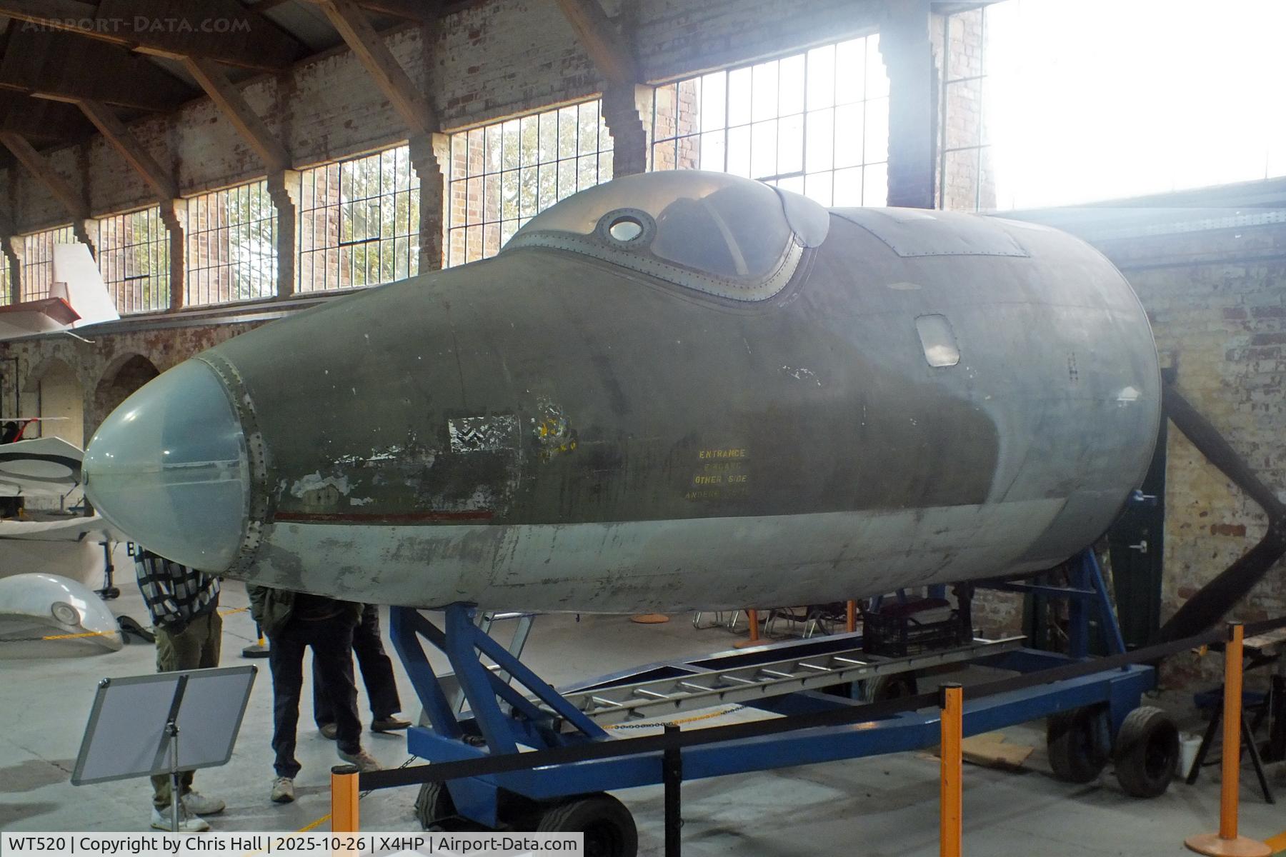 WT520, 1955 English Electric Canberra PR.7 C/N 71413, Hooton Park 16/10/25 WT520, 1955 English Electric Canberra PR.7 C/N 71413, Hooton Park 16/10/25