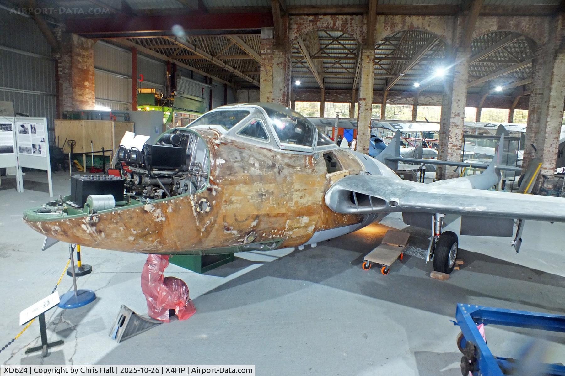 XD624, De Havilland DH-115 Vampire T.11 C/N 15449, Hooton Park 16/10/25 XD624, De Havilland DH-115 Vampire T.11 C/N 15449, Hooton Park 16/10/25