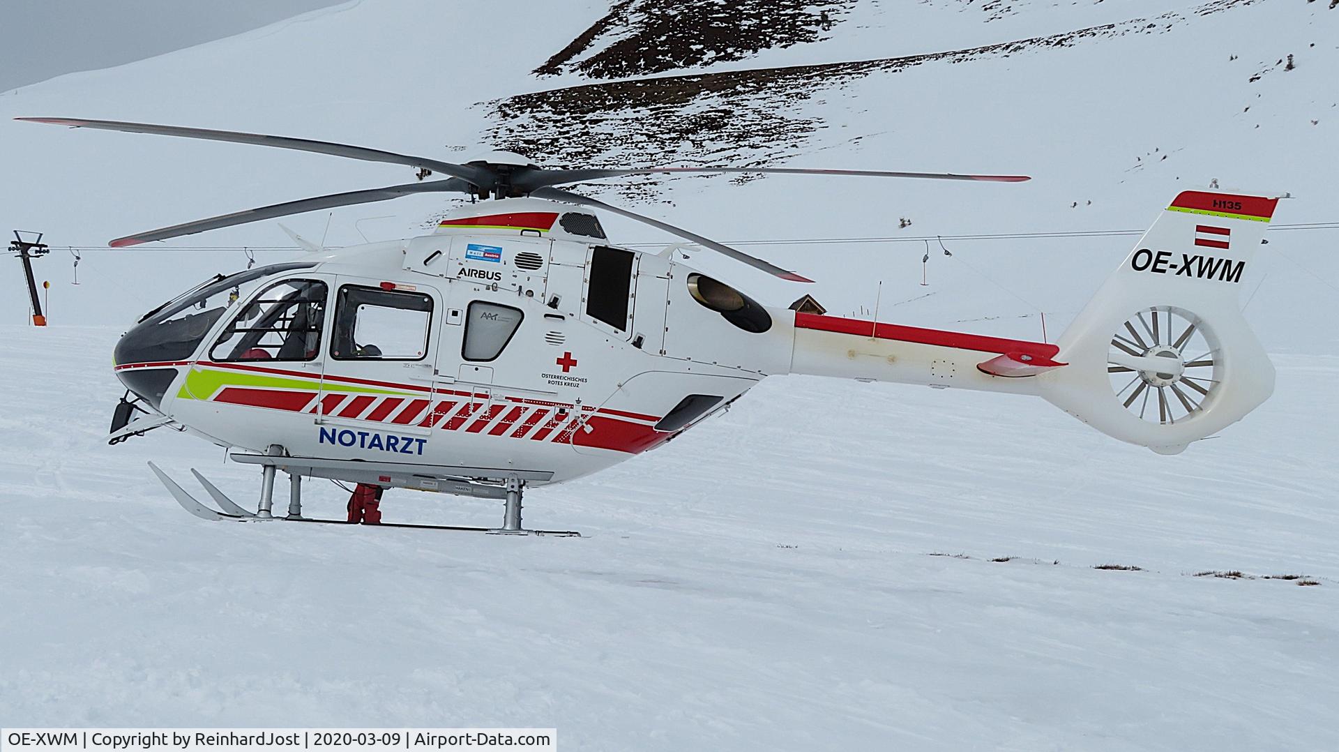 OE-XWM, 2017 Airbus Helicopters EC-135T-3 C/N 1276, OE-XWM (ex-D-HECP) of Heli Austria rescues an injured skier at the Zwoelferkogel near Saalbach, Austria. It later became HB-ZOE of Air-Glaciers SA.