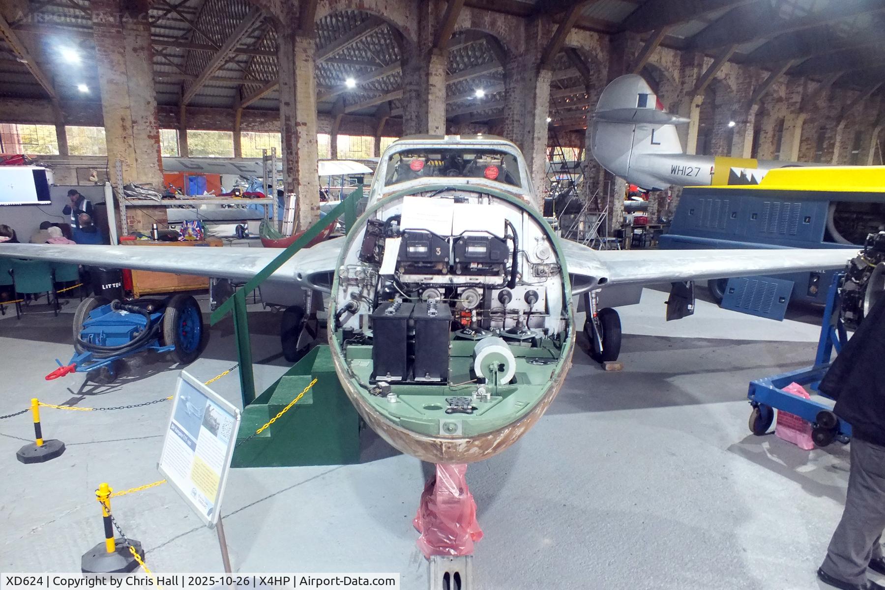 XD624, De Havilland DH-115 Vampire T.11 C/N 15449, Hooton Park 16/10/25 XD624, De Havilland DH-115 Vampire T.11 C/N 15449, Hooton Park 16/10/25