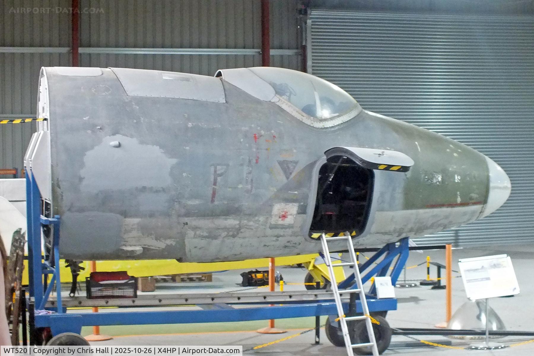 WT520, 1955 English Electric Canberra PR.7 C/N 71413, Hooton Park 16/10/25 WT520, 1955 English Electric Canberra PR.7 C/N 71413, Hooton Park 16/10/25