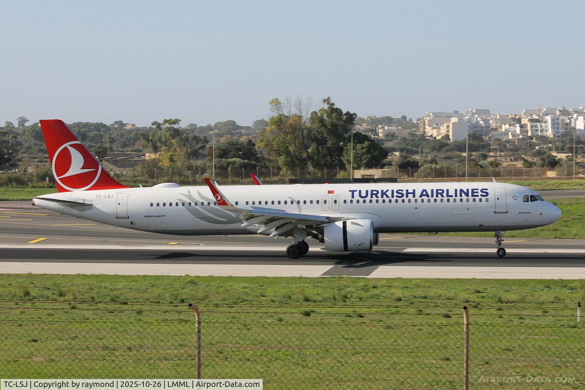 TC-LSJ, 2019 Airbus A321-271NX C/N 8957, Turkish Airlines Airbus A321-271NX reg TC-LSJ in reverse thrust after landing in Malta from IST.