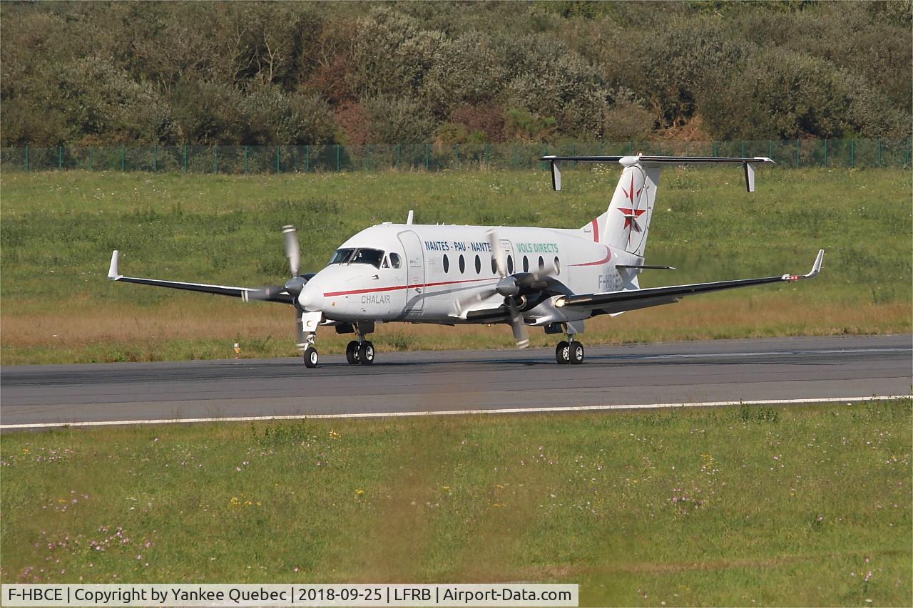 F-HBCE, 1998 Beech 1900D C/N UE-323, Taxiing rwy 07R, Brest-Bretagne airport (LFRB-BES)