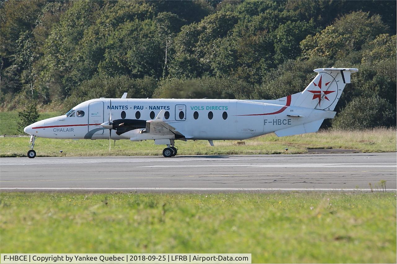 F-HBCE, 1998 Beech 1900D C/N UE-323, Taxiing rwy 07R, Brest-Bretagne airport (LFRB-BES)