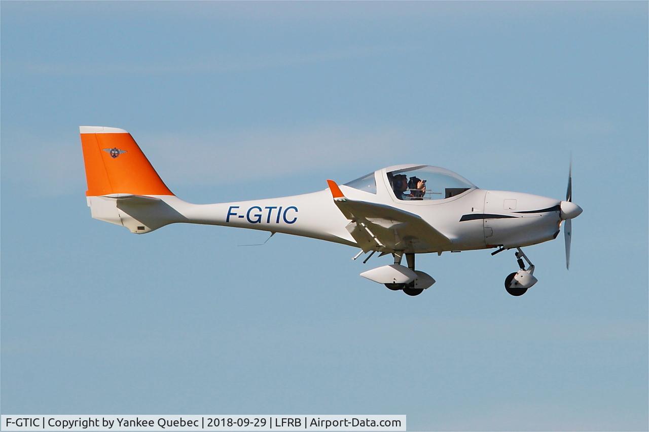 F-GTIC, 2003 Aquila A210 (AT01) C/N AT01-133, Short approach rwy 07R, Brest-Bretagne airport (LFRB-BES)