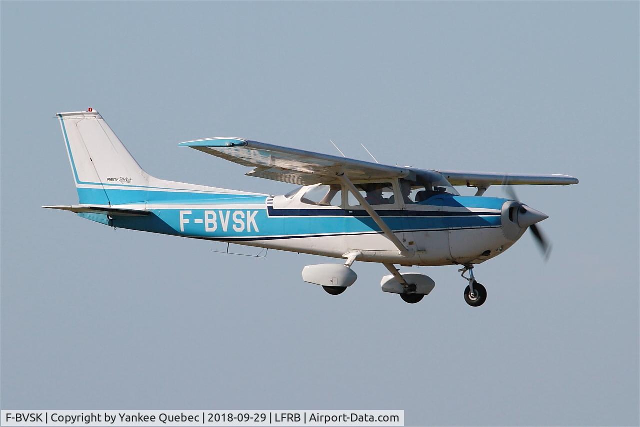 F-BVSK, Reims FR172J Rocket C/N 0511, Short approach rwy 07R, Brest-Bretagne airport (LFRB-BES)