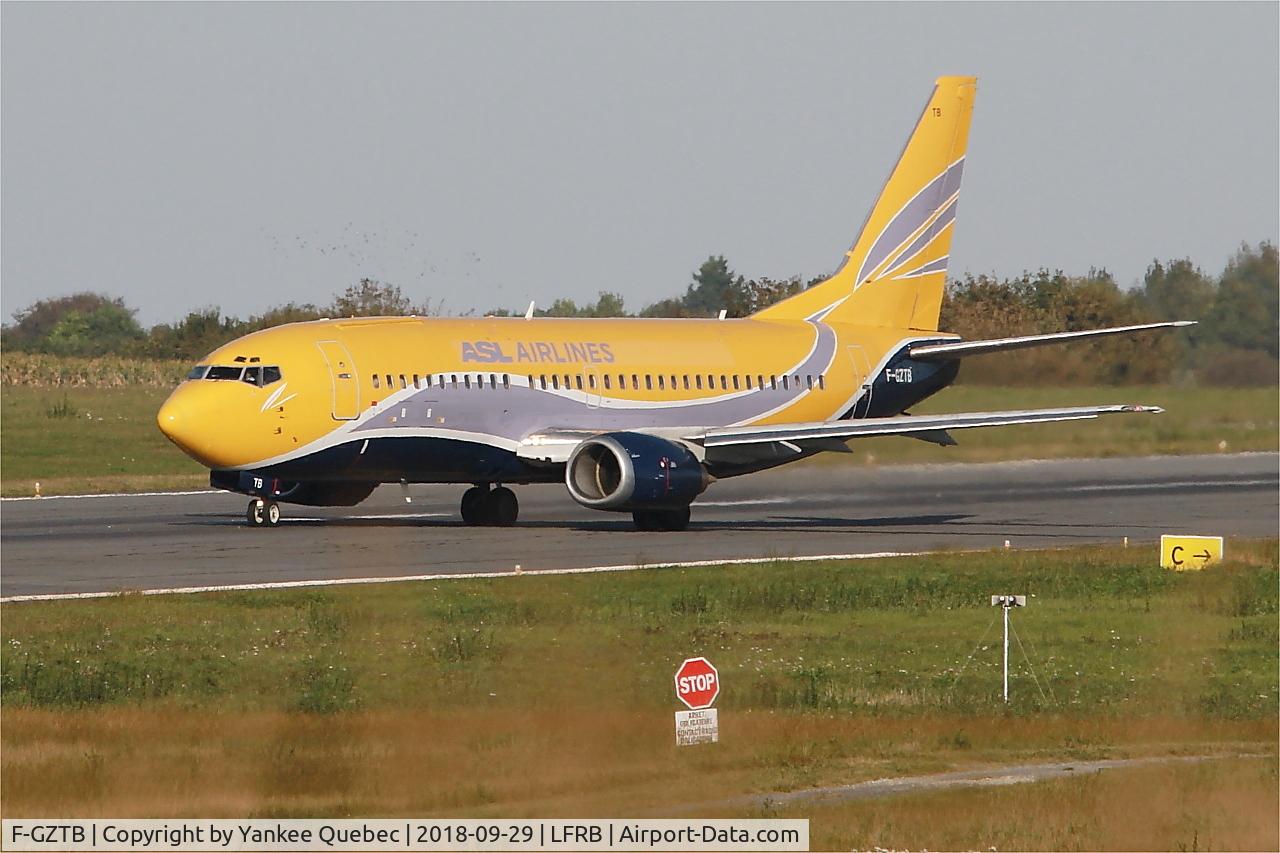 F-GZTB, 1999 Boeing 737-33V C/N 29336, Taxiing rwy 07R, Brest-Bretagne airport (LFRB-BES)