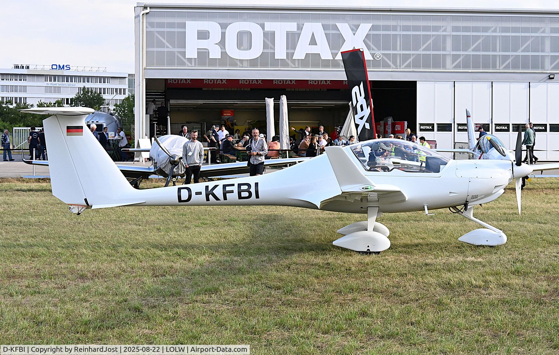 D-KFBI, Diamond HK-36 Super Dimona C/N 36525, All white at the Rotax-Days at Wels (LOLW), Austria