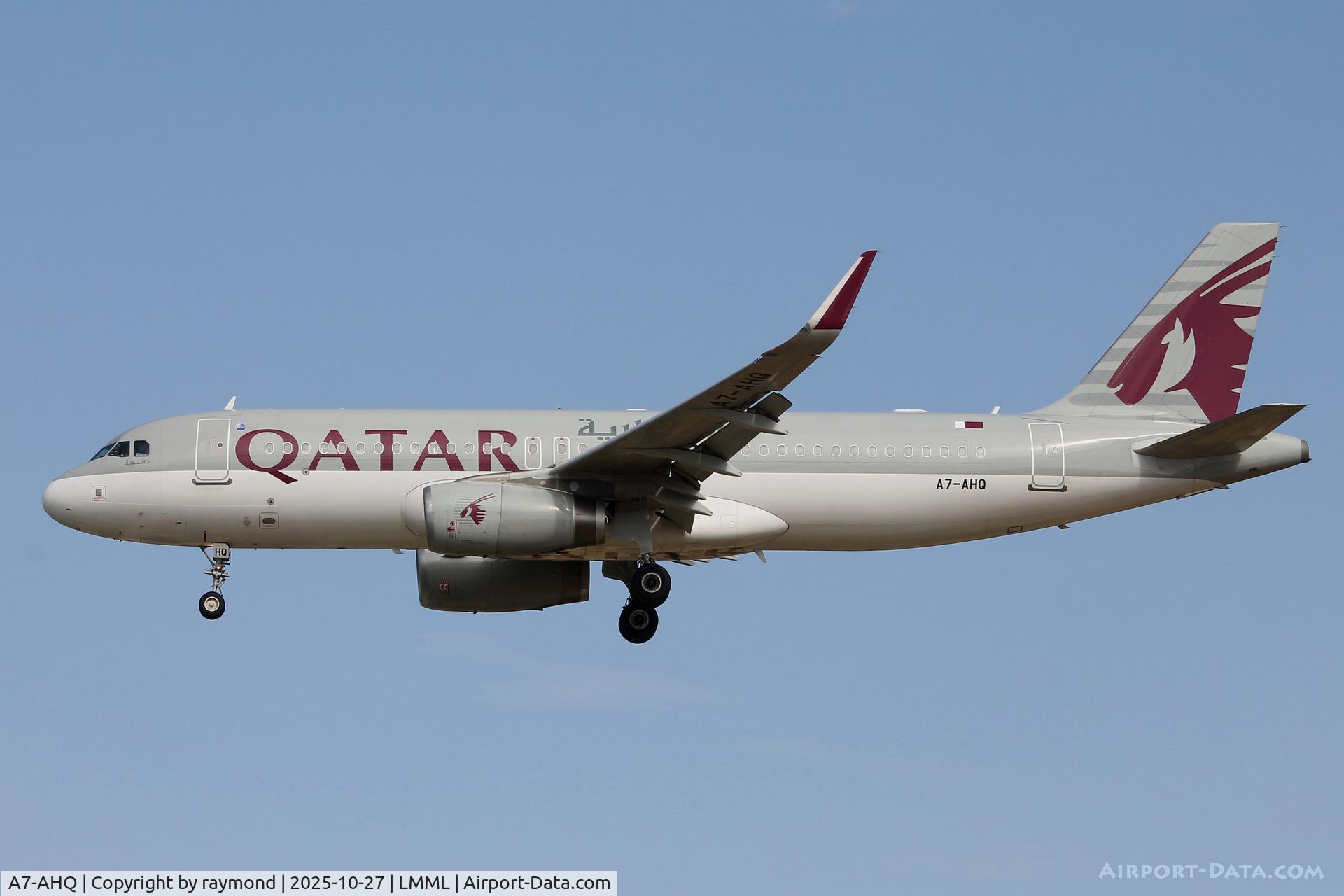 A7-AHQ, 2011 Airbus A320-232 C/N 4930, Qatar Airways Airbus A320-232 reg A7-AHQ on final approach to RW31 landing in Malta.