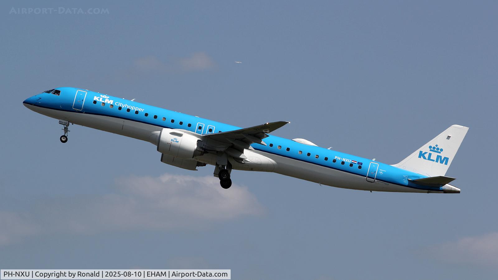 PH-NXU, 2024 Embraer E195-E2 (ERJ 190-400 STD) C/N 9020156, at spl