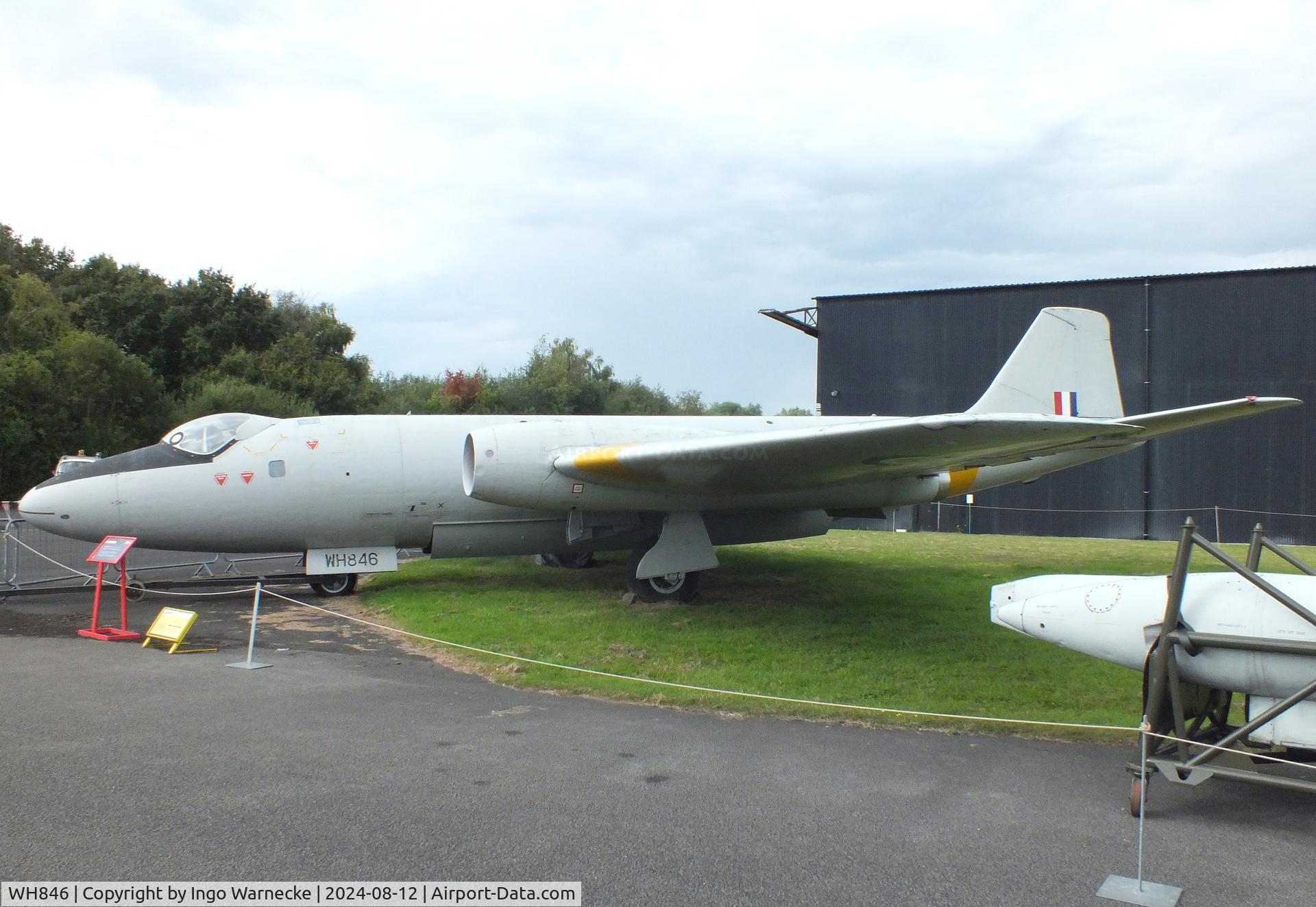 WH846, English Electric Canberra T.4 C/N EEP71290, English Electric Canberra T4 at the Yorkshire Air Museum, Elvington