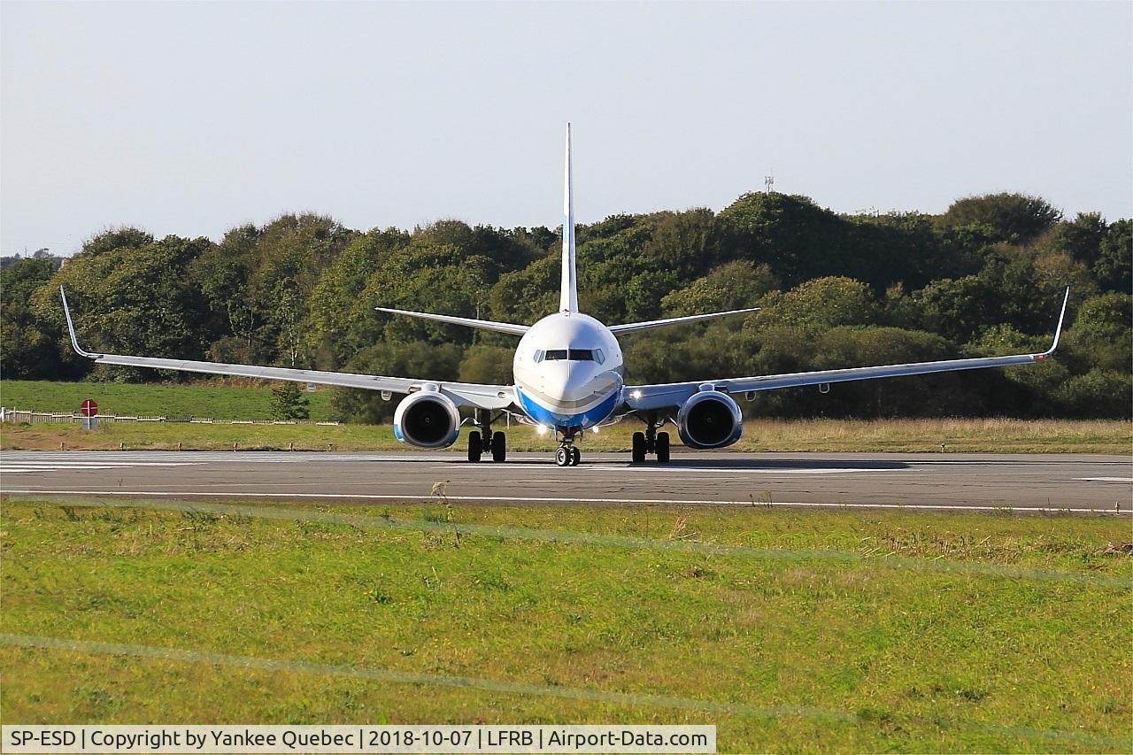 SP-ESD, 2002 Boeing 737-8AS C/N 29934, Lining up rwy 07R, Brest-Bretagne airport (LFRB-BES)