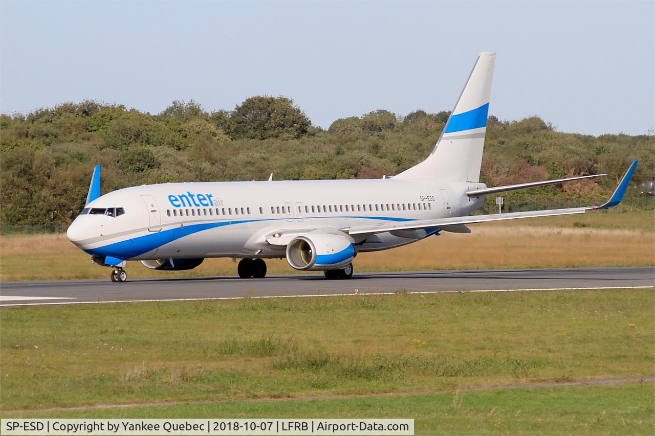 SP-ESD, 2002 Boeing 737-8AS C/N 29934, Taxiing rwy 07R, Brest-Bretagne airport (LFRB-BES)