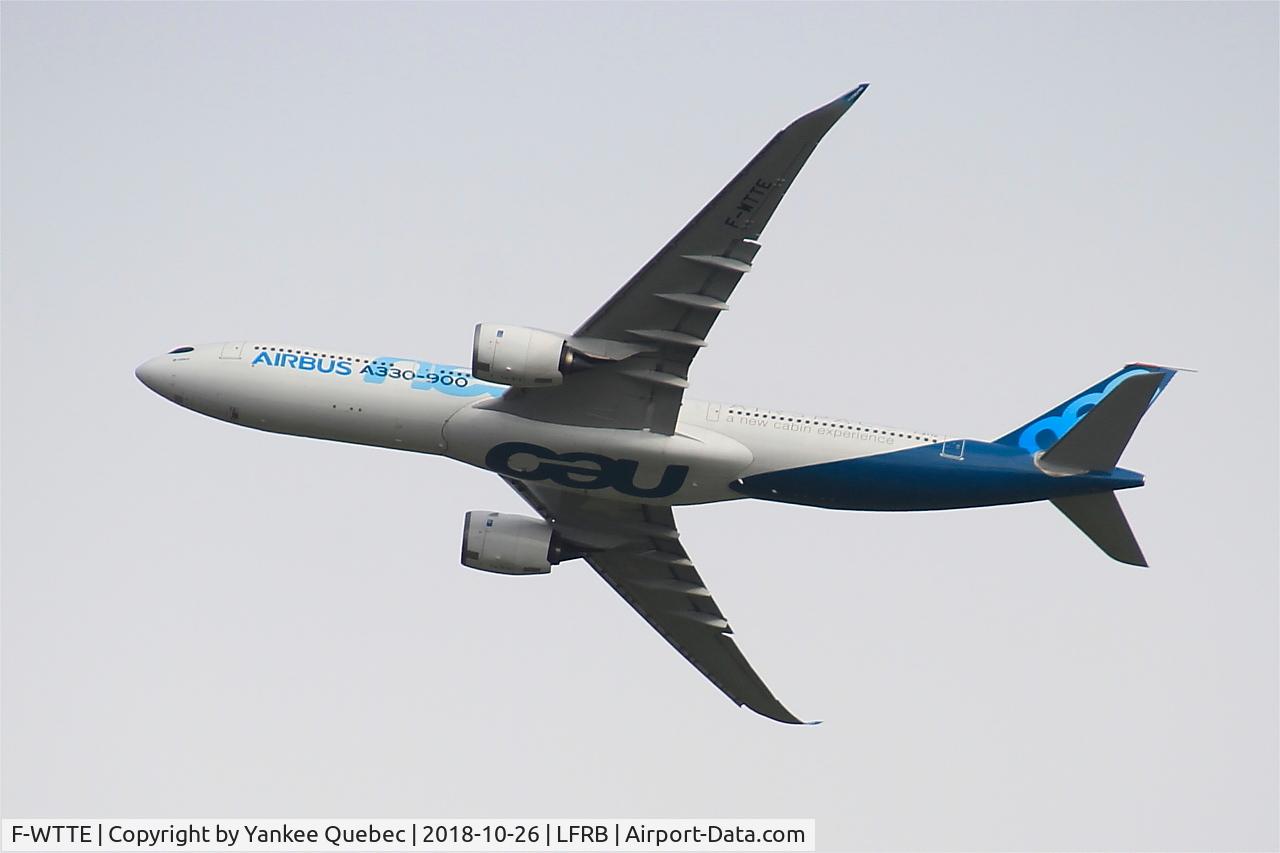 F-WTTE, 2017 Airbus A330-941N C/N 1812, Take off rwy 25L, Brest-Bretagne airport (LFRB-BES)