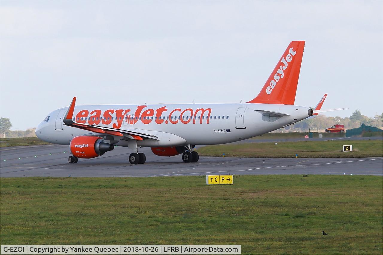 G-EZOI, 2015 Airbus A320-214 C/N 6562, Taxiing to rwy 25L, Brest-Bretagne airport (LFRB-BES)