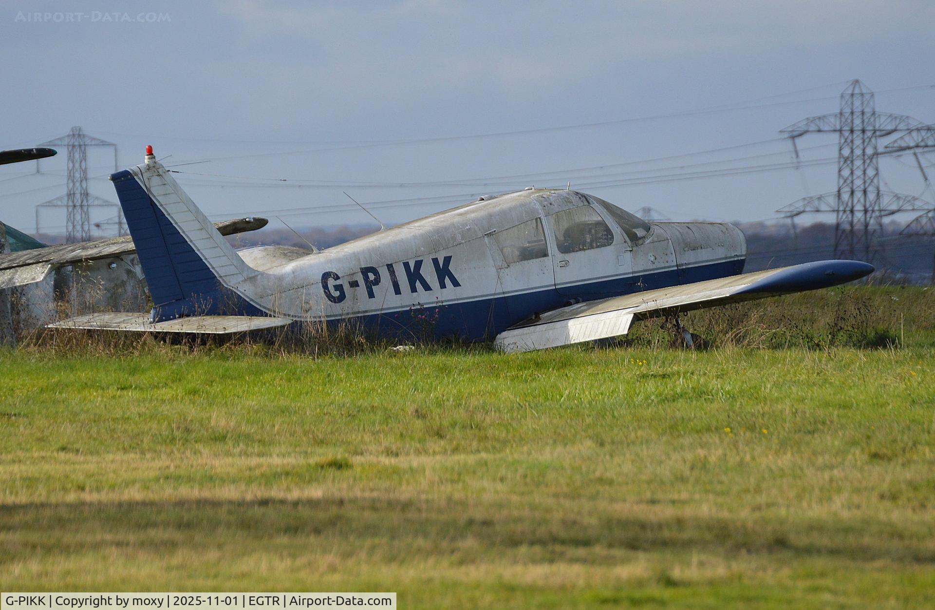 G-PIKK, 1967 Piper PA-28-140 Cherokee C/N 28-22932, Piper PA-28-140 Cherokee slowly deteriorating at Elstree.