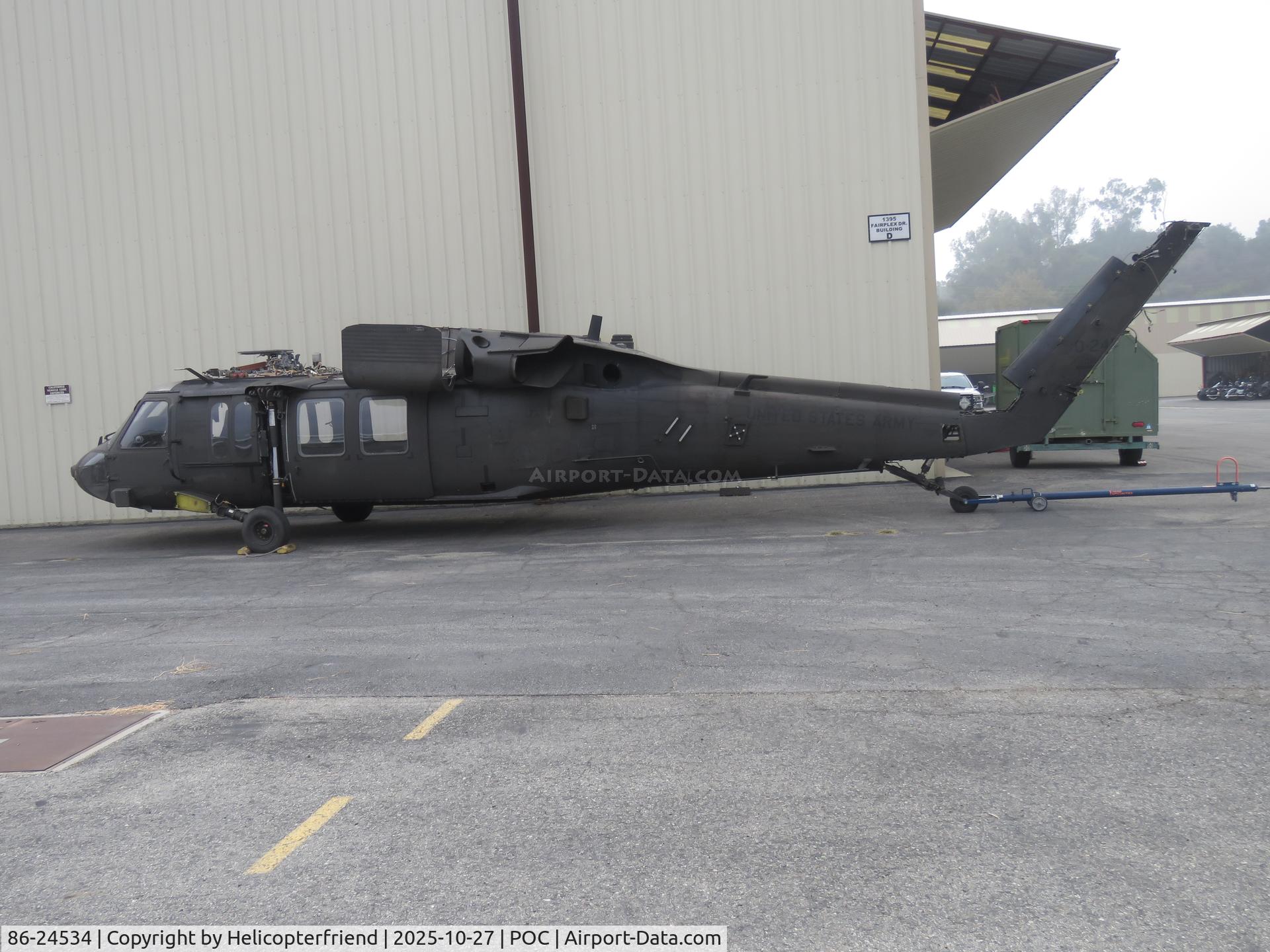 86-24534, 1986 Sikorsky UH-60L Black Hawk C/N 70.1038, Being used to keep other ships flying
