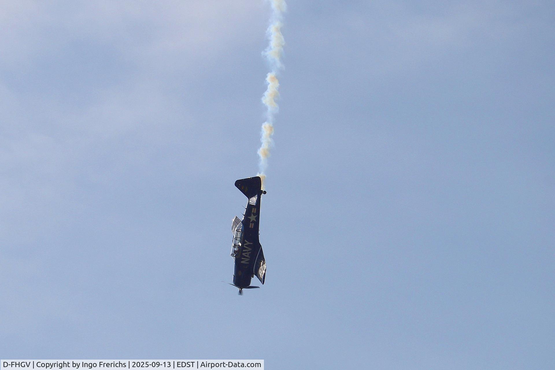 D-FHGV, 1941 Noorduyn AT-16 Harvard II C/N 81-4038, D-FHGV during the aerobatic display at OTT 2025