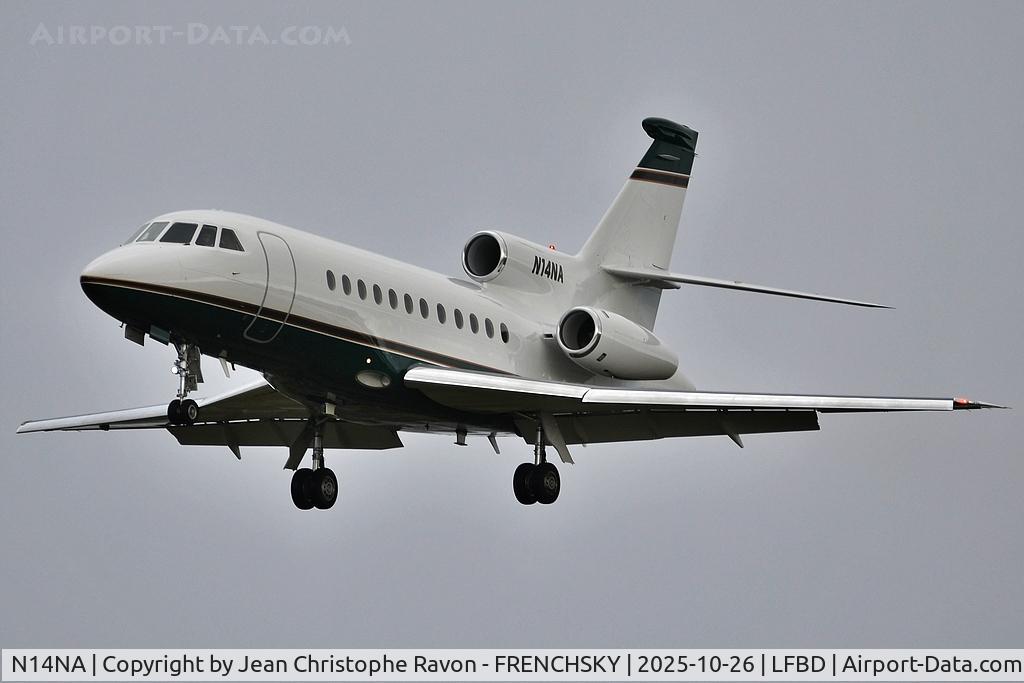 N14NA, 1992 Dassault Falcon 900 C/N 124, landing runway 29 from Porto