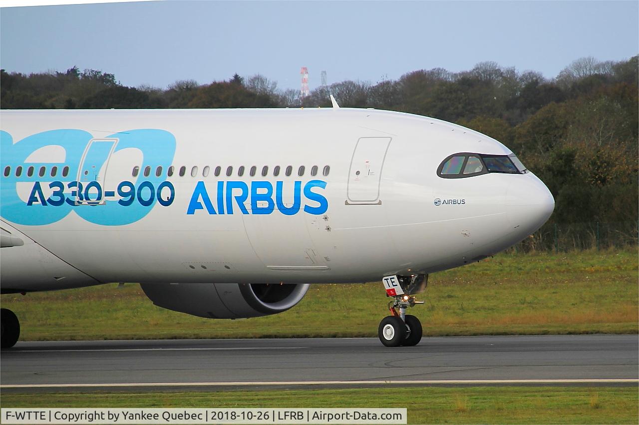 F-WTTE, 2017 Airbus A330-941N C/N 1812, Taxiing rwy 07R, Brest-Bretagne airport (LFRB-BES)