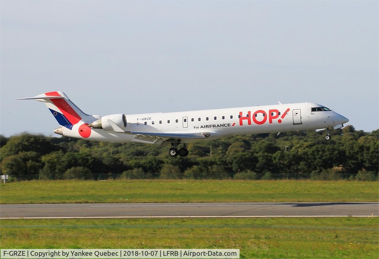 F-GRZE, 2001 Canadair CRJ-702 (CL-600-2C10) Regional Jet C/N 10032, Landing rwy 07R, Brest-Bretagne airport (LFRB-BES)